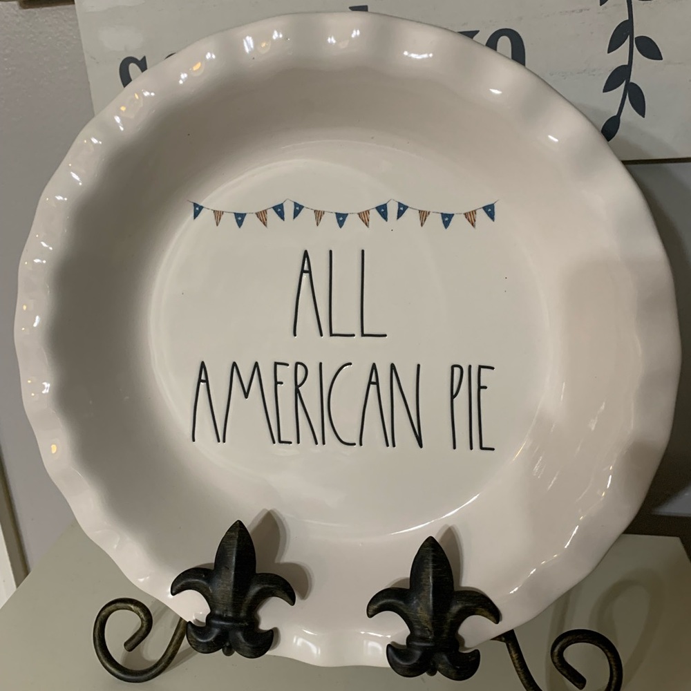 Rae Dunn pie plate, New